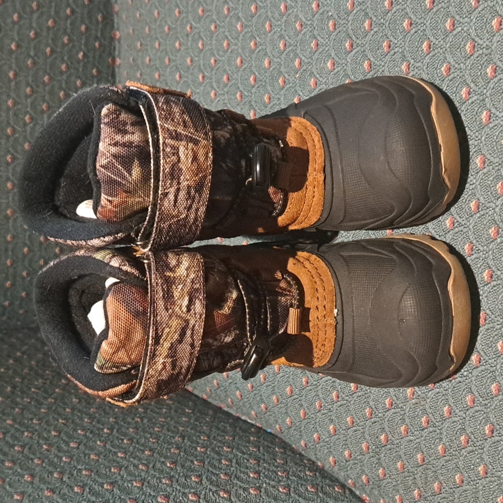 Ozark Trail Zip Up Camo Leather Ski Hunting Snow Boots Removable Sock Kid Size 6